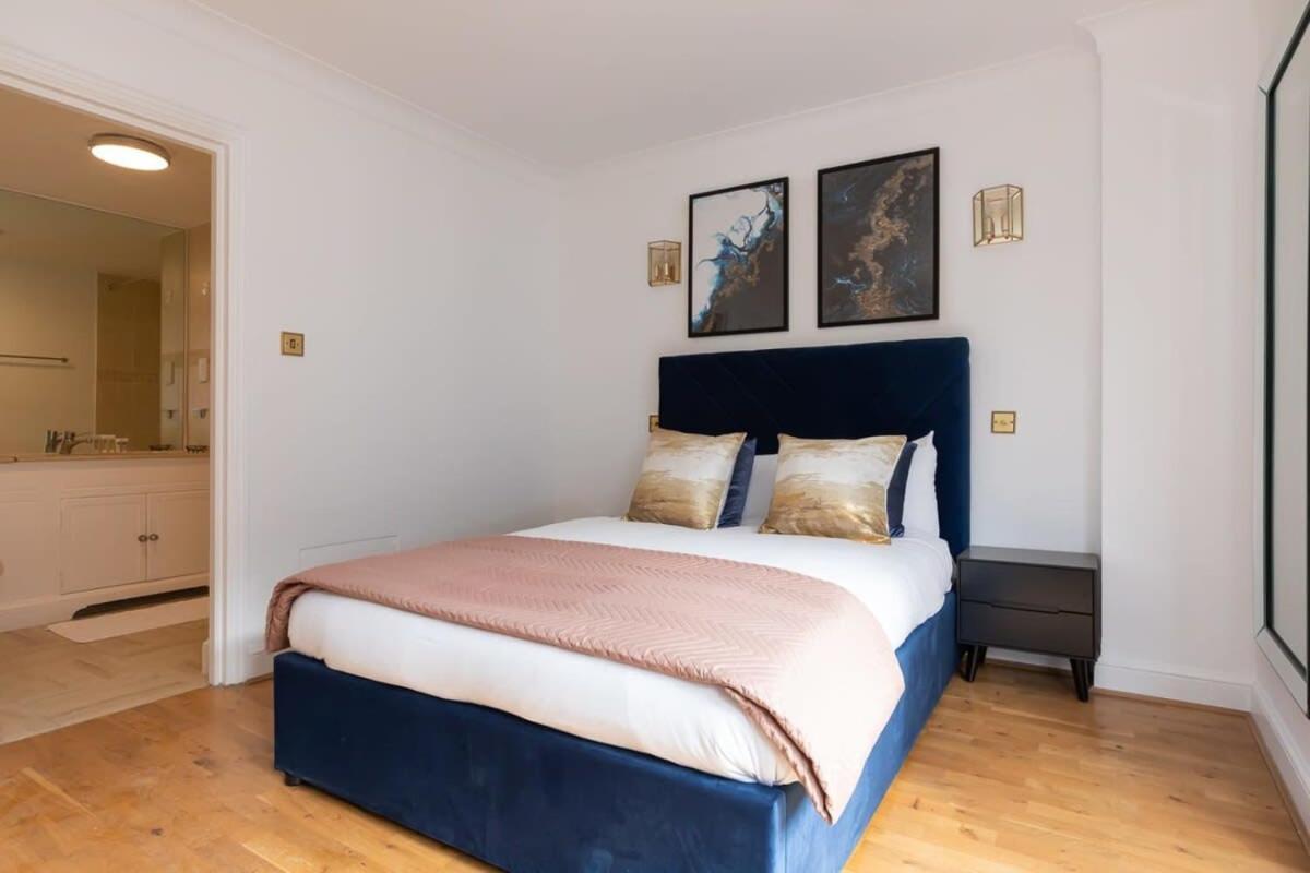 Spacious 1 Bed Mayfair Apartment With Balcony Londen Buitenkant foto