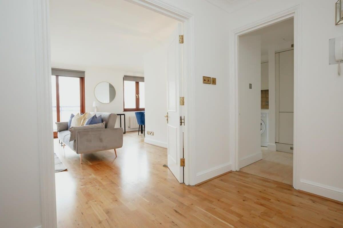 Spacious 1 Bed Mayfair Apartment With Balcony Londen Buitenkant foto