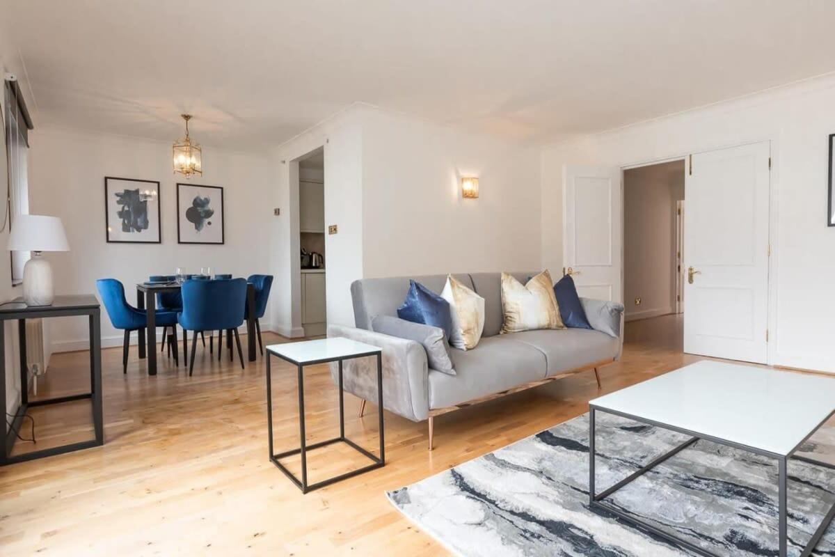 Spacious 1 Bed Mayfair Apartment With Balcony Londen Buitenkant foto