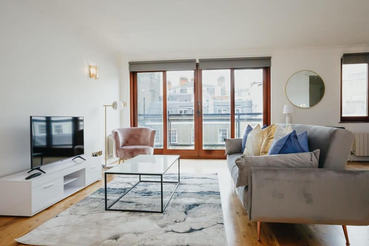 Spacious 1 Bed Mayfair Apartment With Balcony Londen Buitenkant foto