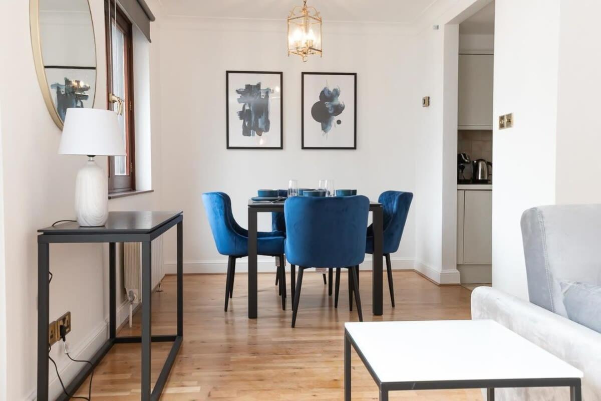 Spacious 1 Bed Mayfair Apartment With Balcony Londen Buitenkant foto