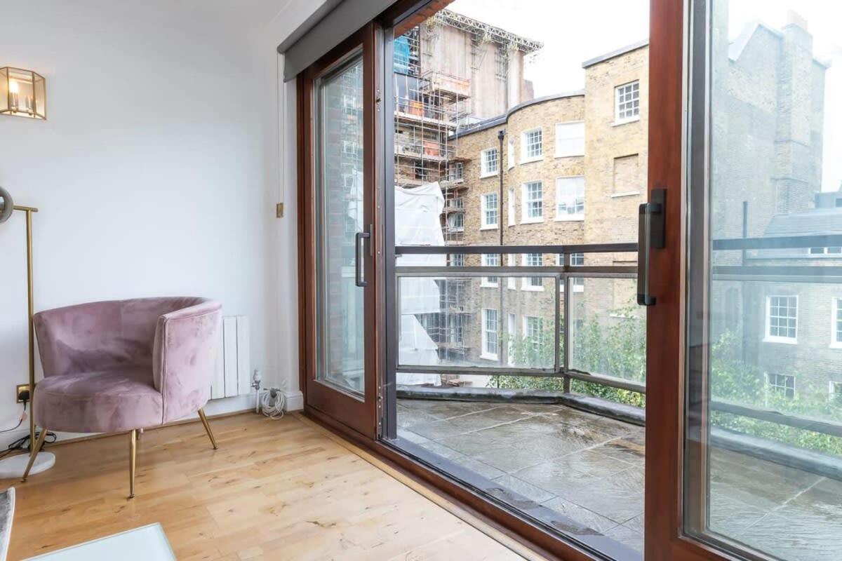 Spacious 1 Bed Mayfair Apartment With Balcony Londen Buitenkant foto